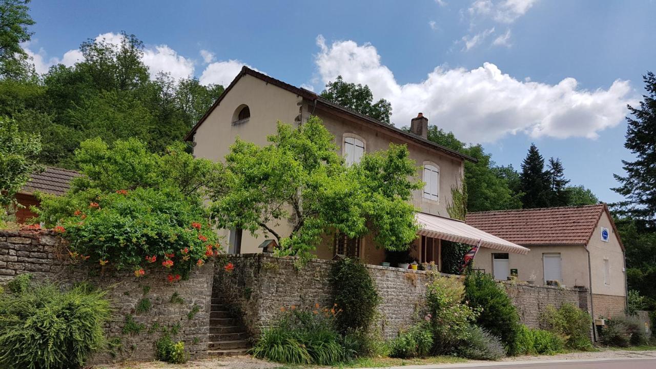 La Providence, Chambres D'Hotes Saint-Sernin-du-Plain Екстер'єр фото